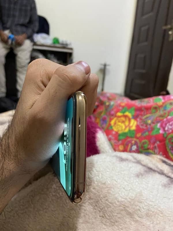 I phone 11 pro 256GB FACTORY UNLOCK 2