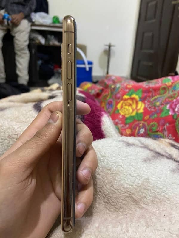 I phone 11 pro 256GB FACTORY UNLOCK 3