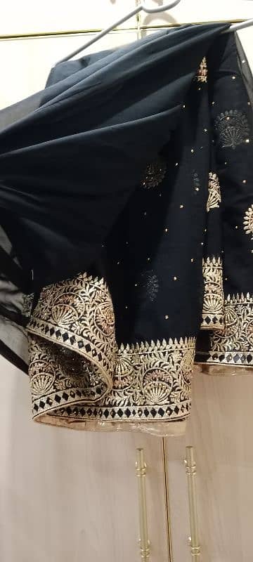 beautifully black sarhii with golden work 4