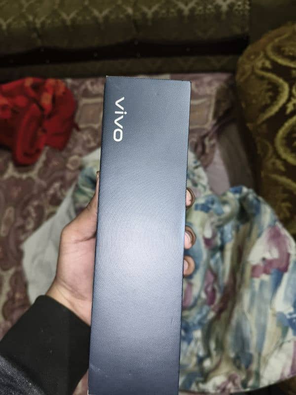 Vivo v40e 10/10 condition 1.5 month use hua ha bas 7