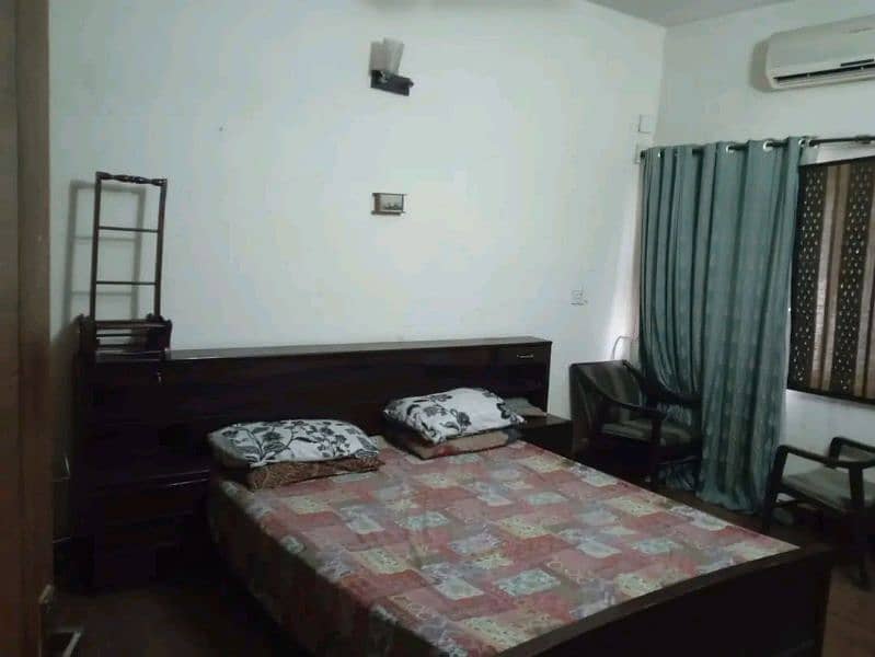 VIP furnish room available in G10/1 for male near to markez 1