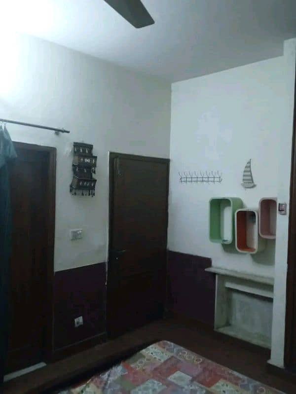 VIP furnish room available in G10/1 for male near to markez 6