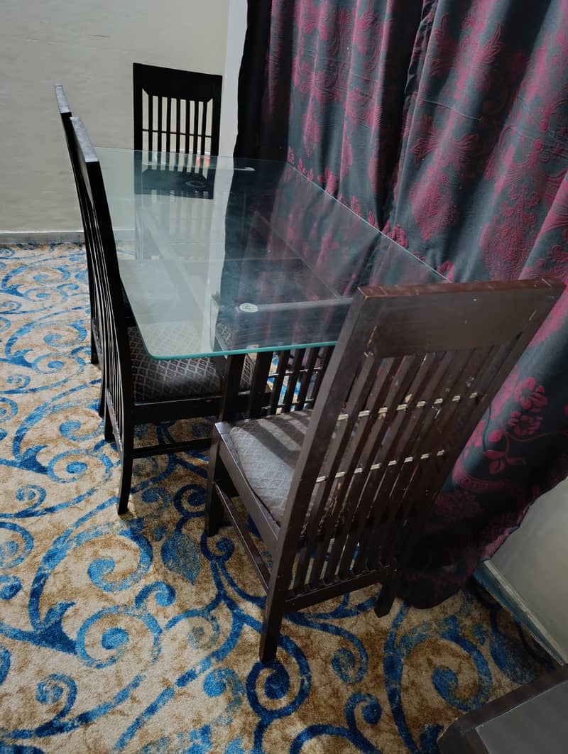 Dining table with 4 chairs 0