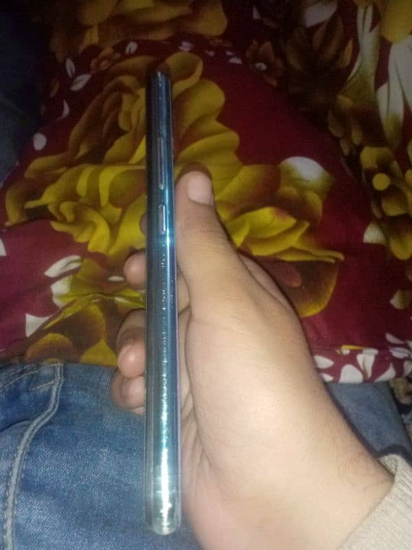 vivo y 17 8/256 good condition 4