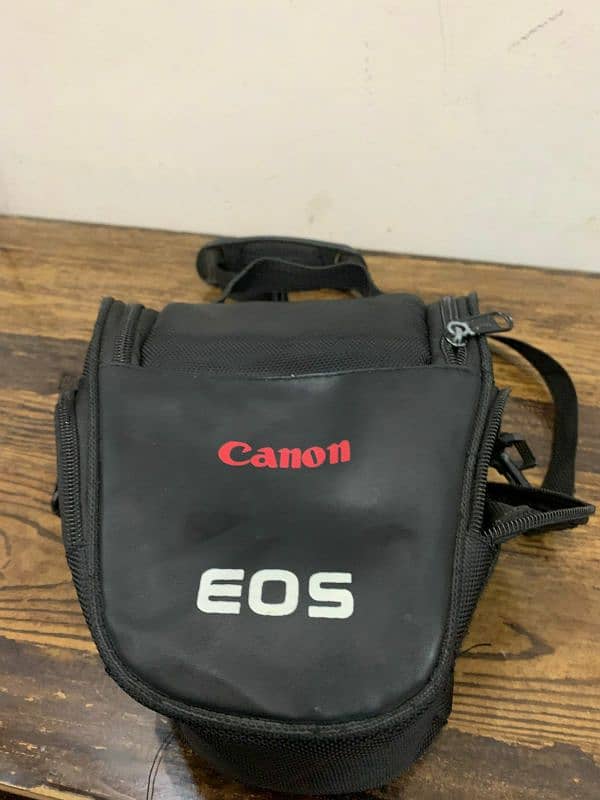 Canon 1300d in mint condition 4