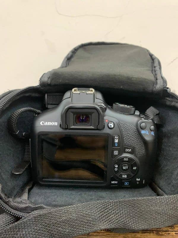 Canon 1300d in mint condition 8