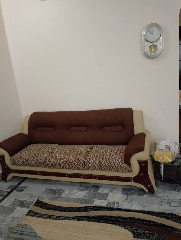 sofa set 5 seater with one centre as and 2 side tables 1