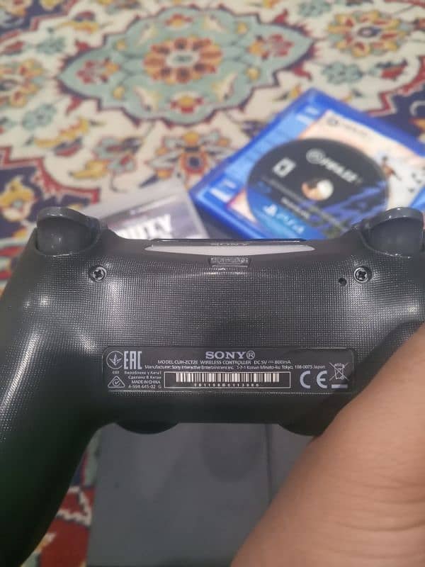 PlayStation 4 FAT WITH 2 GAMES 1