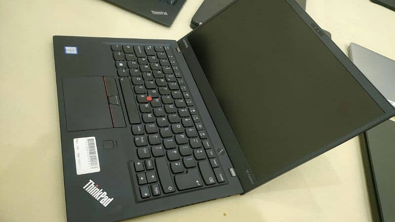 Lenovo x1 Carbon | i5 7th with 8/256 1