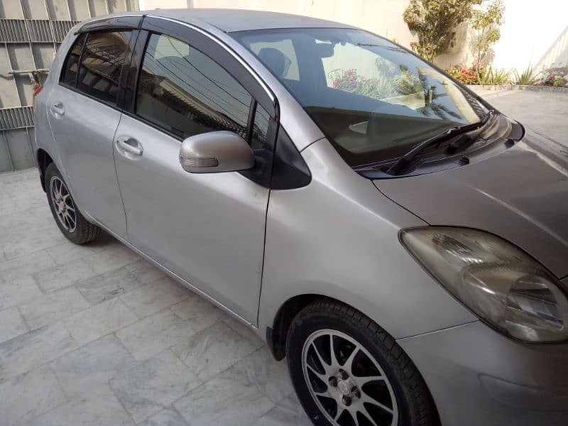 TOYOTA  VITZ  2009/14 3