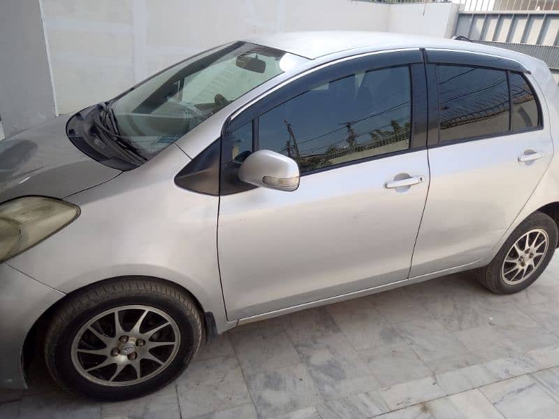 TOYOTA  VITZ  2009/14 4