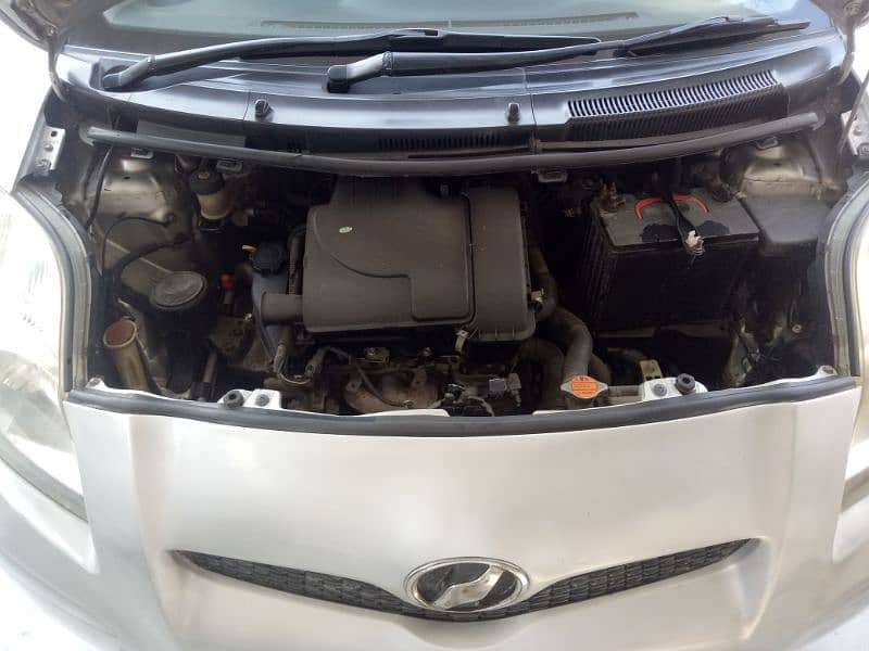 TOYOTA  VITZ  2009/14 9