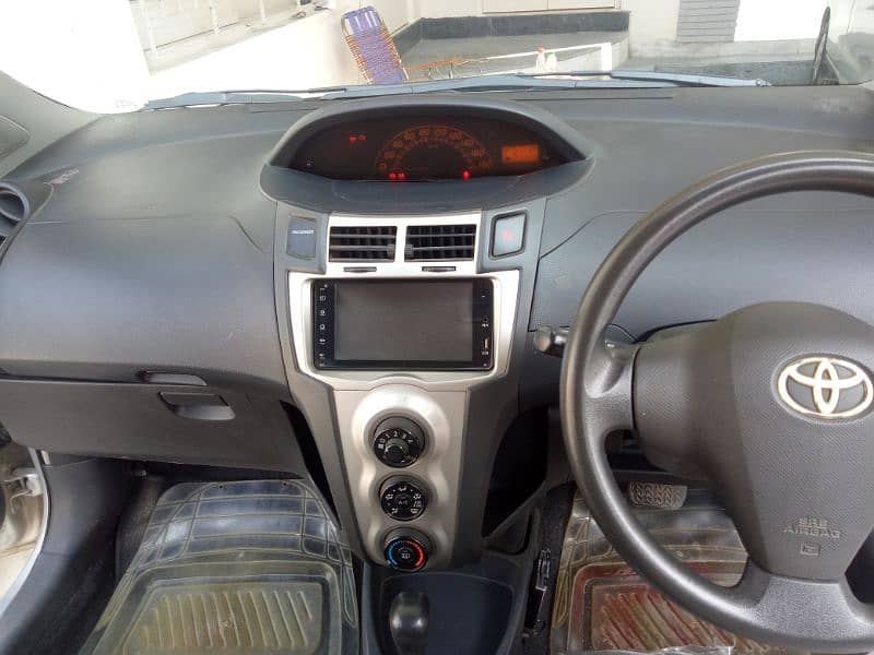 TOYOTA  VITZ  2009/14 12