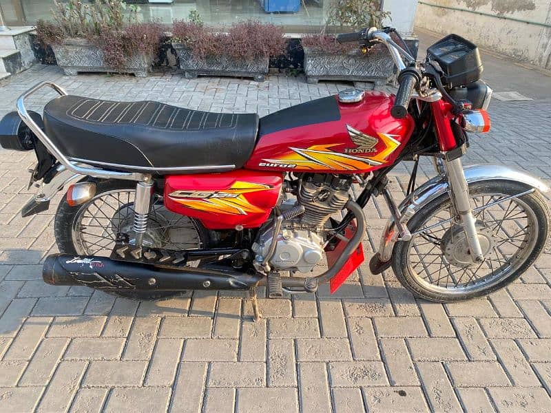 Honda 125 Almost new condition 100% non accidental 1