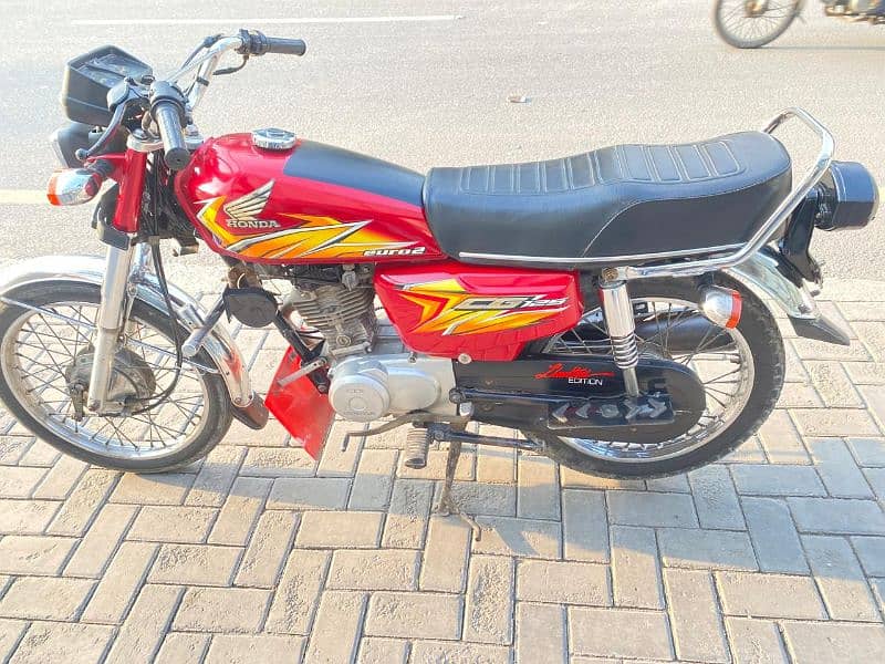 Honda 125 Almost new condition 100% non accidental 2