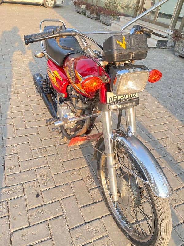 Honda 125 Almost new condition 100% non accidental 3