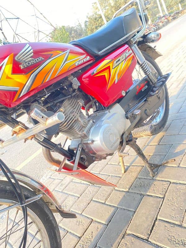 Honda 125 Almost new condition 100% non accidental 5