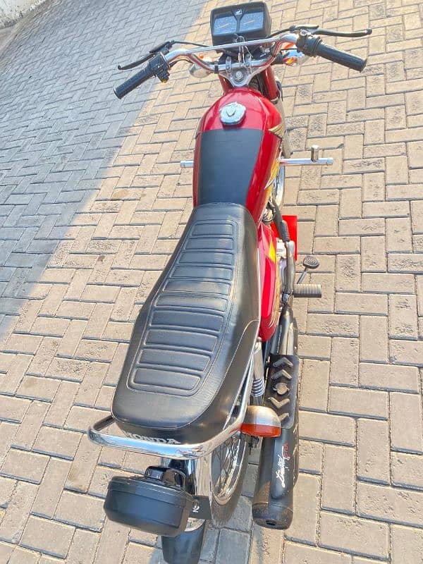 Honda 125 Almost new condition 100% non accidental 7