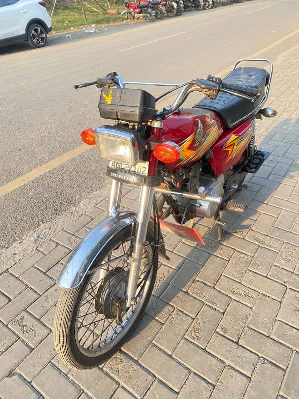 Honda 125 Almost new condition 100% non accidental 8