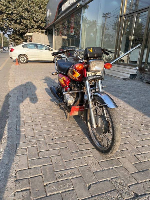 Honda 125 Almost new condition 100% non accidental 9