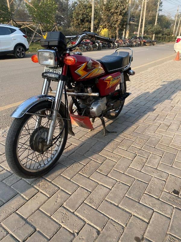 Honda 125 Almost new condition 100% non accidental 12