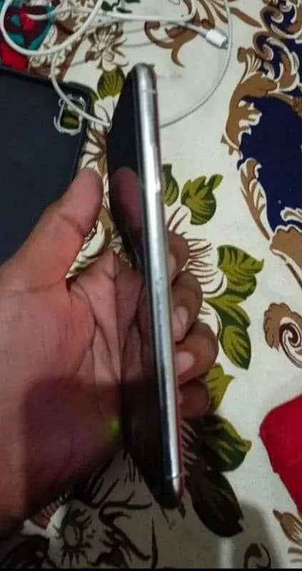 IPhone xs max non pta but 2 year sa esim. working ha 4