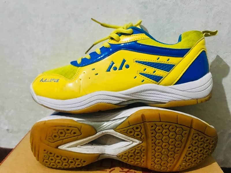 Badminton shoes ( 40.7 size) 4