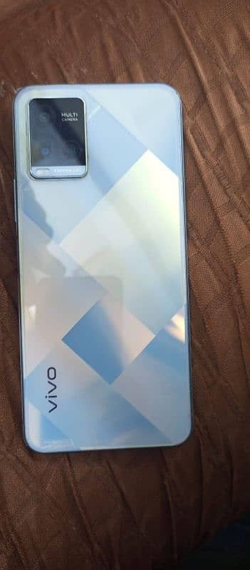 Vivo Y21 one hand use 22000 2