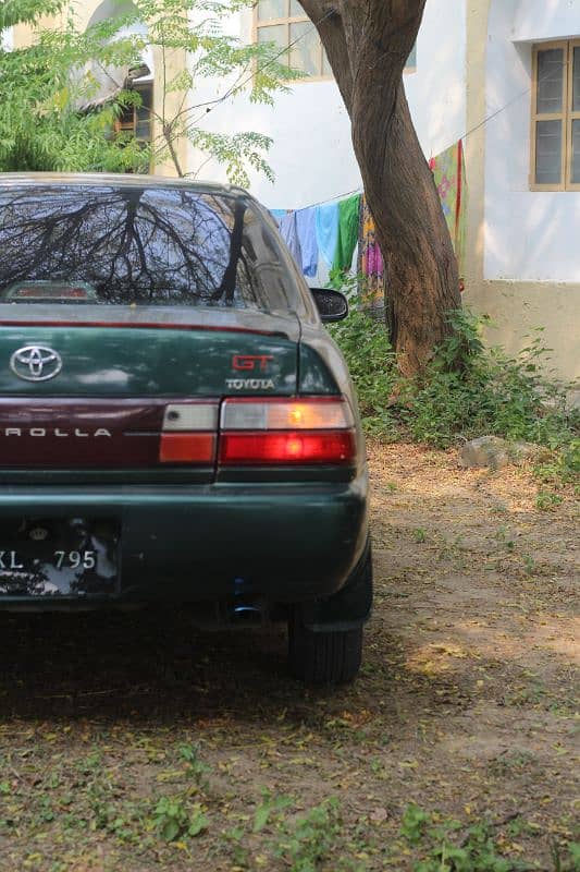 Toyota Corolla 1.6 GLi 1