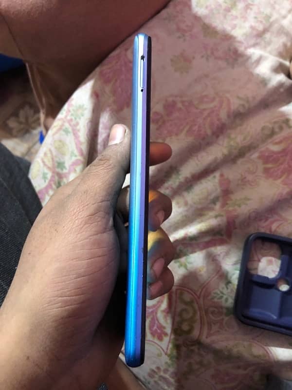 Realme C25 4