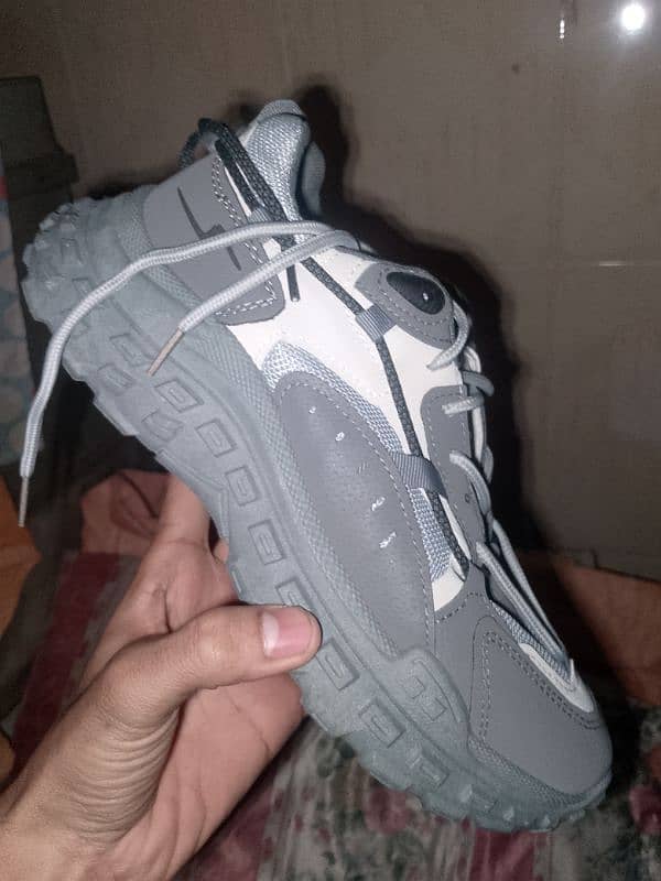 Sneakers sports shoes for Sell 0