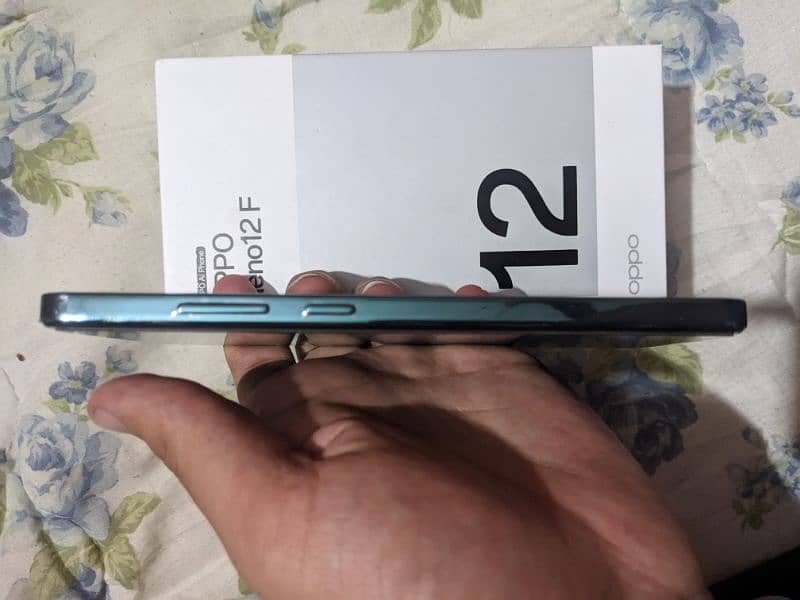 OPPO Reno 12 F 2