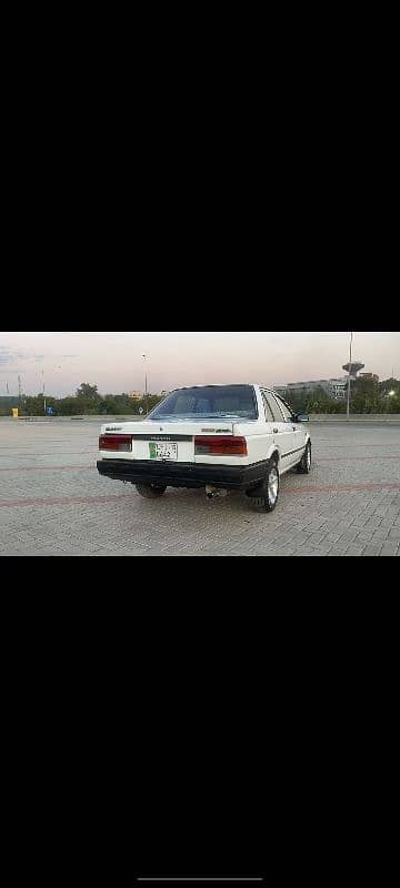 Nissan Sunny 4