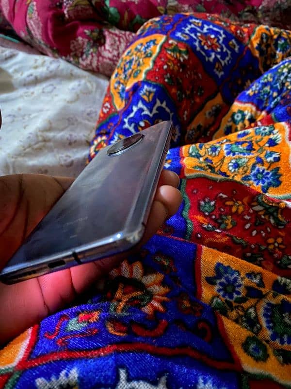 tach tota ha girna ki vaja sa baki all ok phone dual sim pta 6 ram 128 3