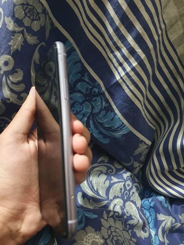 iPhone 11 in good condition 3