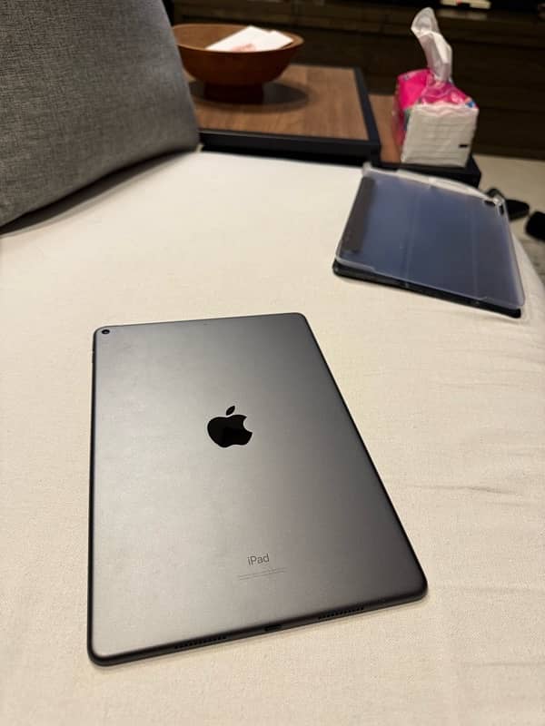 iPad Air 3rd Gen (64GB) – Mint Condition 0