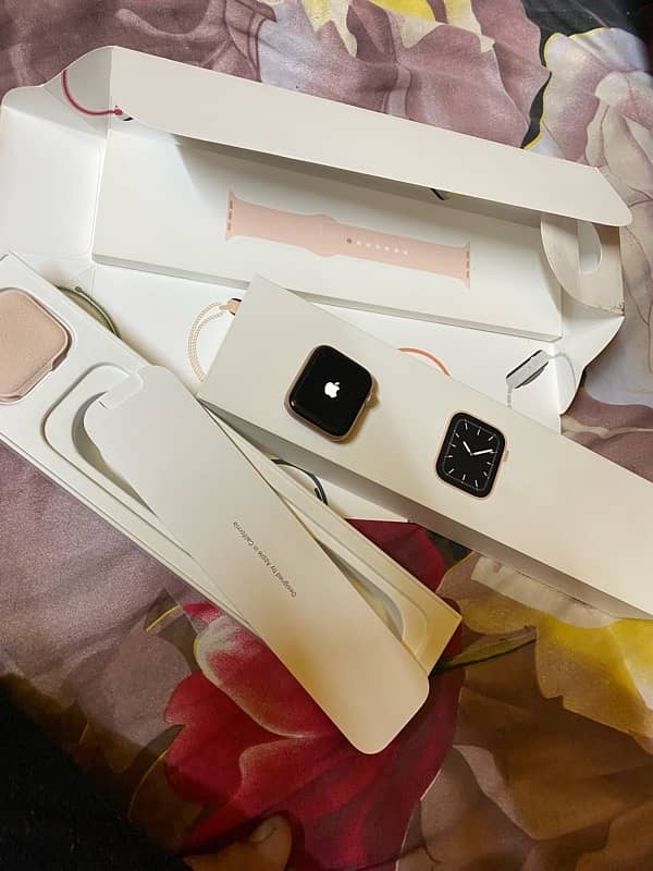 apple watch series 5 Golden 44mm 1