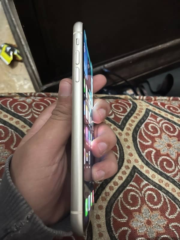 I phone 11 jv  64 gb 10/10 condition battery health 90+ good mobile 2