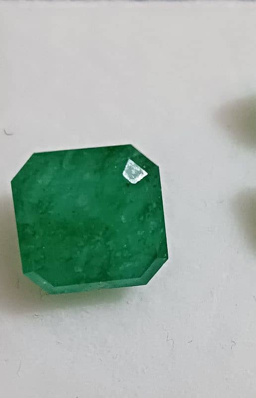 Natural Emeralds / Stone 17