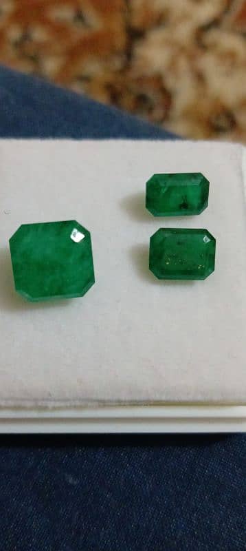 Natural Emeralds / Stone 18