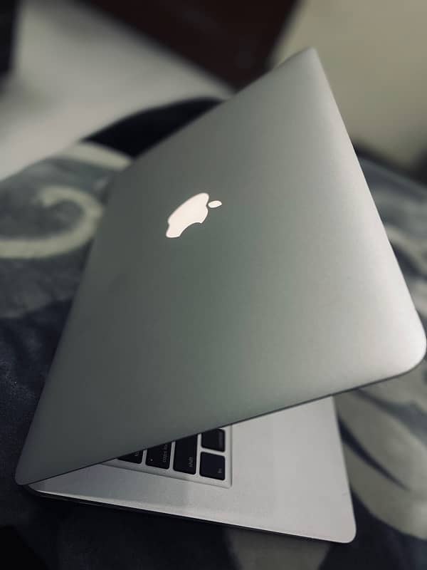 MacBook Air (2015 i5 13’’ 10/10) 0