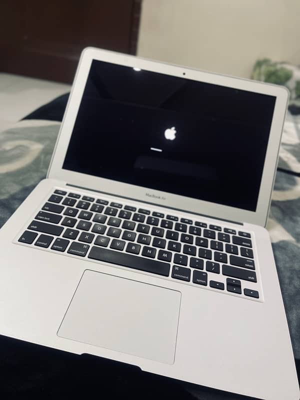 MacBook Air (2015 i5 13’’ 10/10) 3