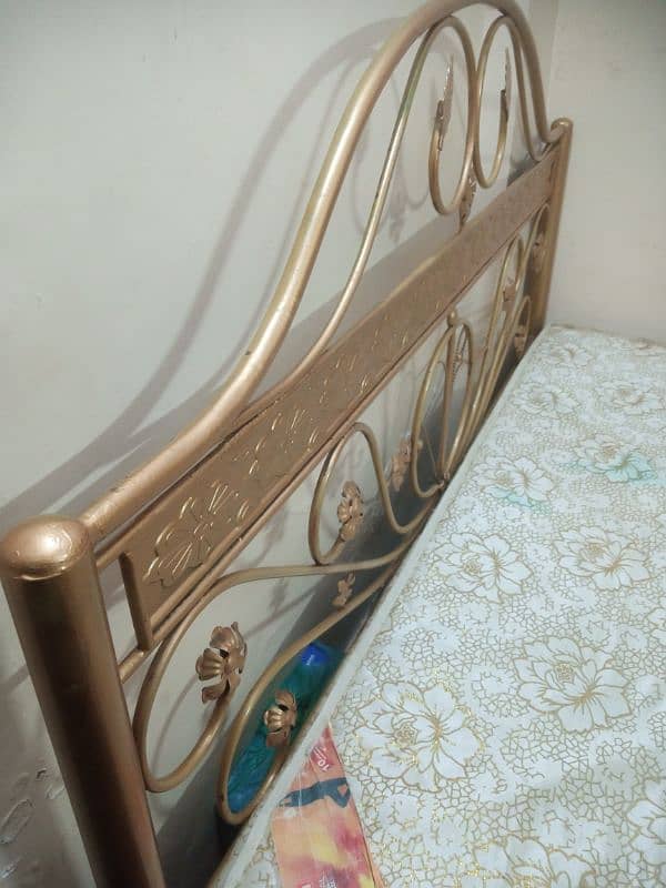 heavy materiall iron bed king size with mat 1