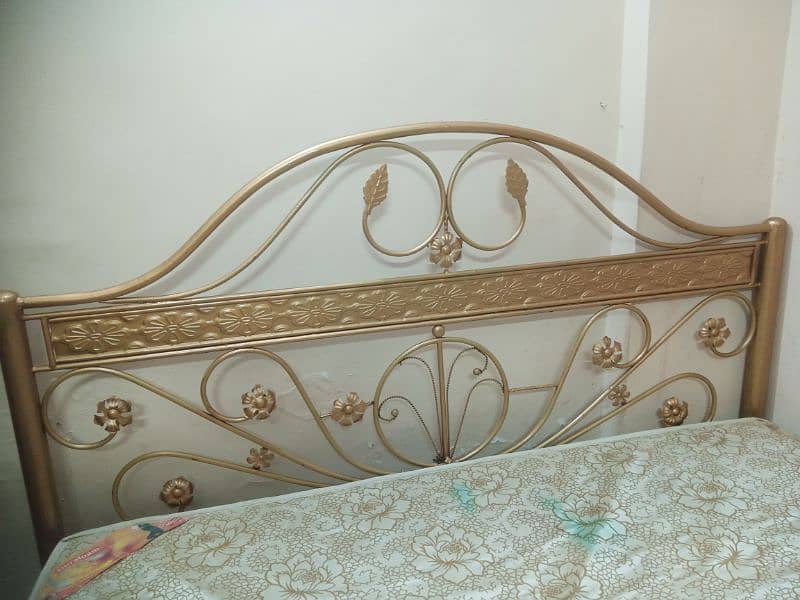 heavy materiall iron bed king size with mat 2