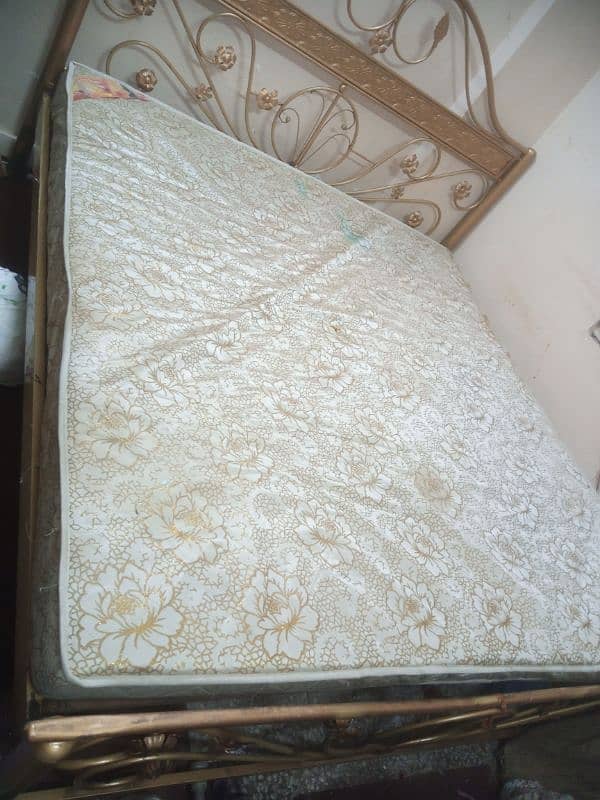 heavy materiall iron bed king size with mat 4