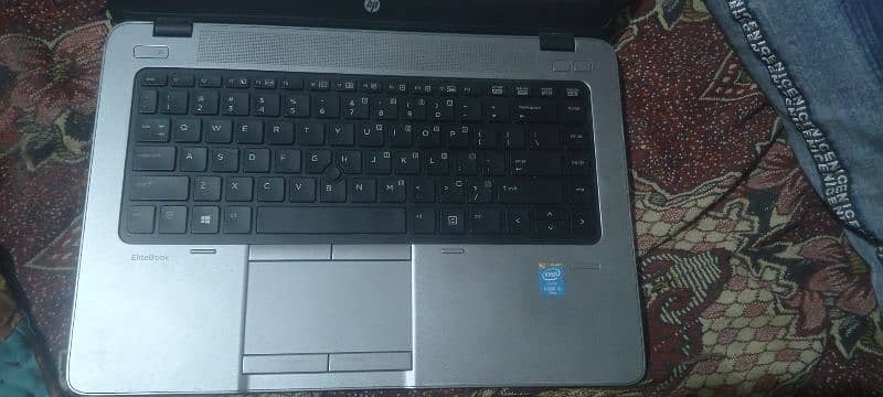 Hp elite book 840 ok he screen toot gae market se mil jaye ge 5000 tk 5