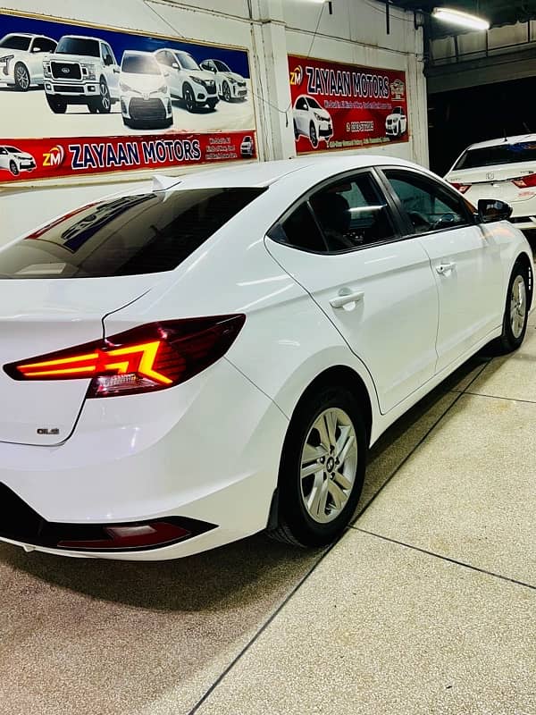 Hyundai Elantra 2021 4