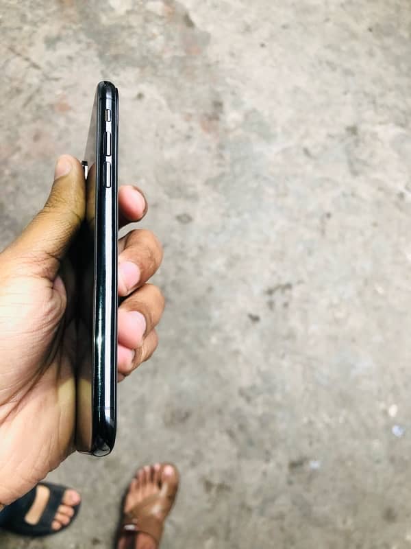 iPhone XS 3