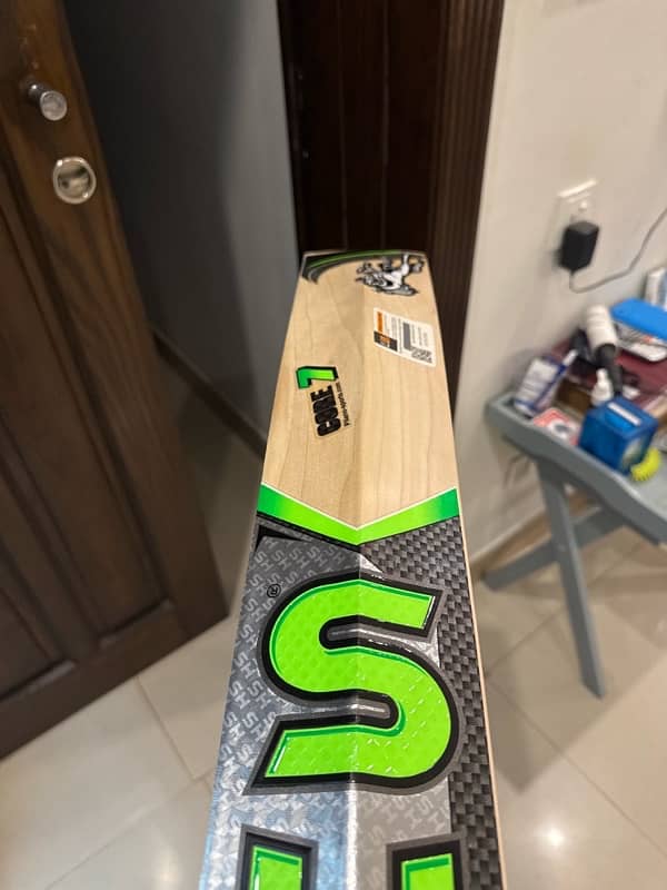 *Brand New & Original* HS Core 7 Hardball cricket bat. 4