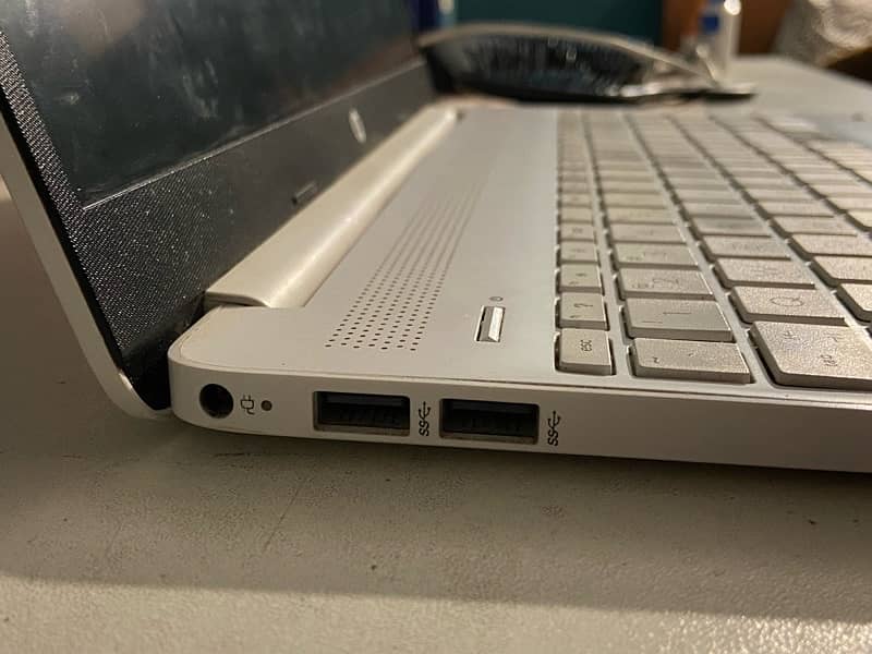 HP laptop model 15s-fq5018nia 3